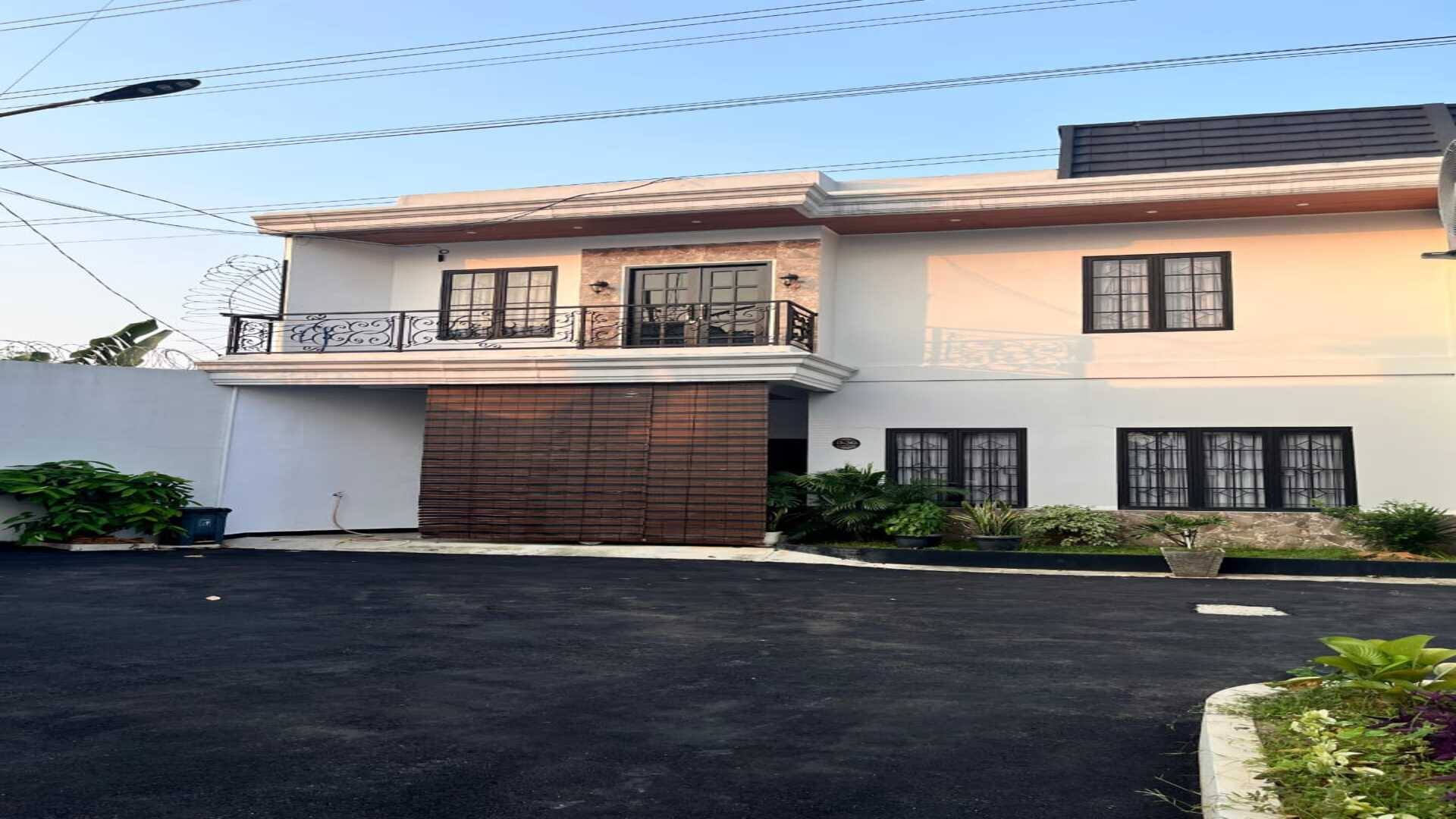 Lingkungan White House Premier 3