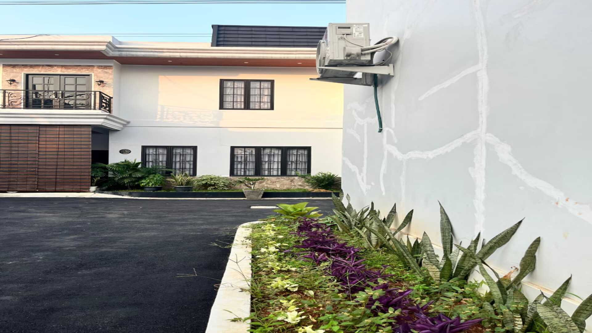 Lingkungan White House Premier 4